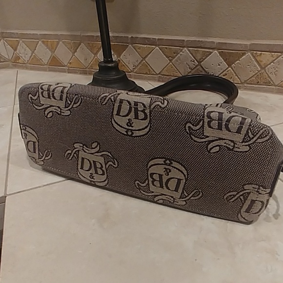 Dooney & Bourke - VINTAGE Signature Canvas & Leather - EUC - Picture 3 of 7